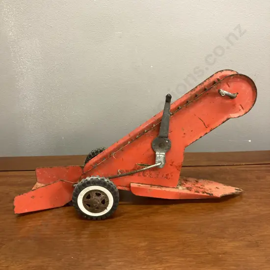 Vintage 1960s Tonka Pressed Steel Red Sand Loader With Working Conveyor. Manufactured by Tonka Toys of Mound, Minnesota